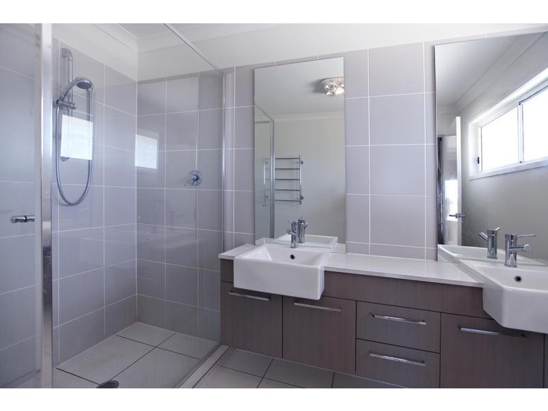 3 Bunya Street, Moggill QLD 4070